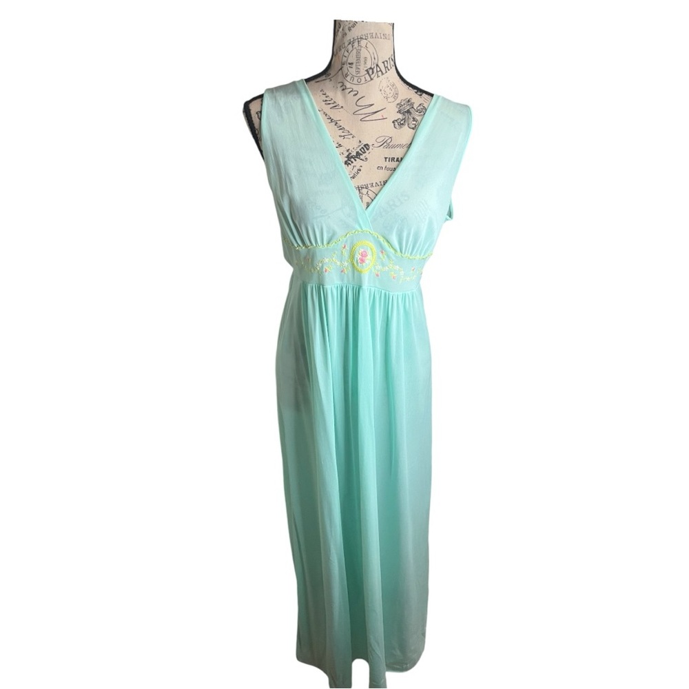 Vintage Nightgown and Robe Set - Picture 3 of 16